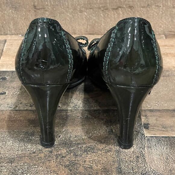Stuart Weitzman Chesterfield Dark Green Patent Leather Heels With Bows Size 6 - Picture 5 of 11